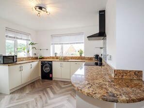 冰箱、洗碗机、电热水壶、烤面包机