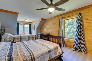 5 Schlafzimmer, Schreibtisch, Bügeleisen/Bügelbrett, Reisekinderbett