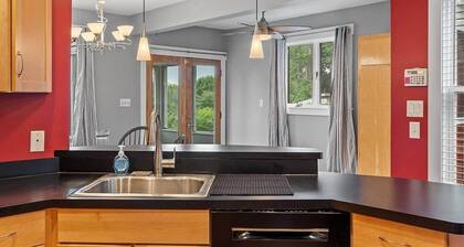 Family-Friendly Townhouse on the Merrimack River