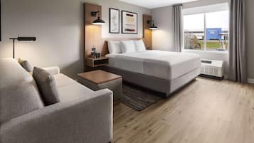 Room, 1 King Bed, Non Smoking | Premium bedding, Select Comfort beds, in-room safe, blackout drapes
