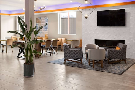 Free daily continental breakfast. La Quinta Inn & Suites By Wyndham Williston/Burlington