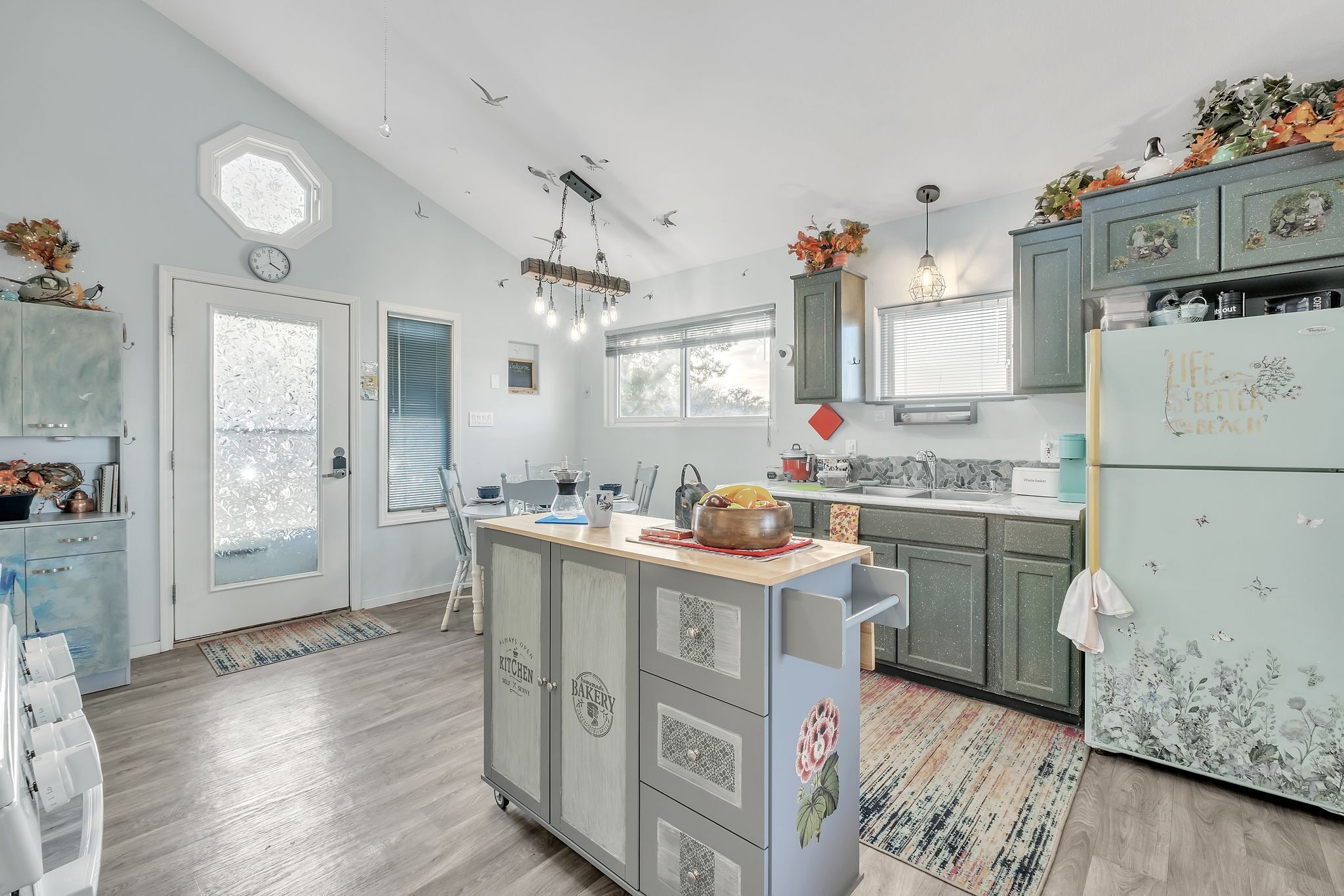 冰箱、微波炉、烤箱、炉灶