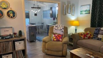 Smart TV, fireplace, DVD player, books