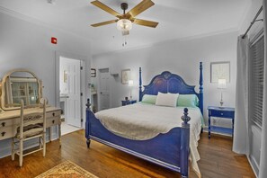 1 slaapkamer, een strijkplank/strijkijzer, wifi, beddengoed