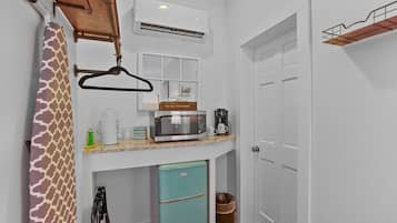 Refrigerador, microondas y cafetera y tetera