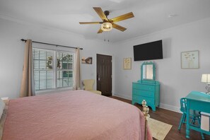 1 dormitori, planxa i posts de planxar, wifi i roba de llit