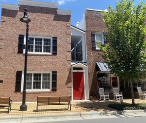 Exterior - Little Inn on Main 214 West Main Street (Washington)