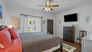 1 habitación, tabla de planchar con plancha, wifi y ropa de cama