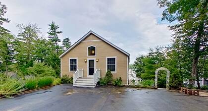 Leaward Shores Guesthouse | Lake view home in Moultonborough with dock & deck