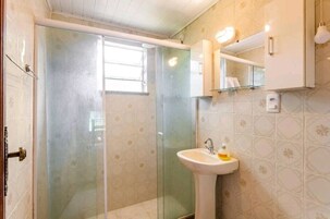 Family Cottage | Bathroom