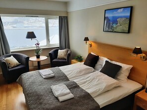 Soundproofing, free WiFi, bed sheets - Bremanger Fjordhotell (Bremanger)