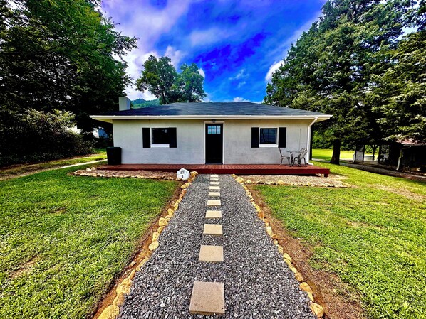 Exterior - Cottage at Pilot Mountain (Pinnacle)
