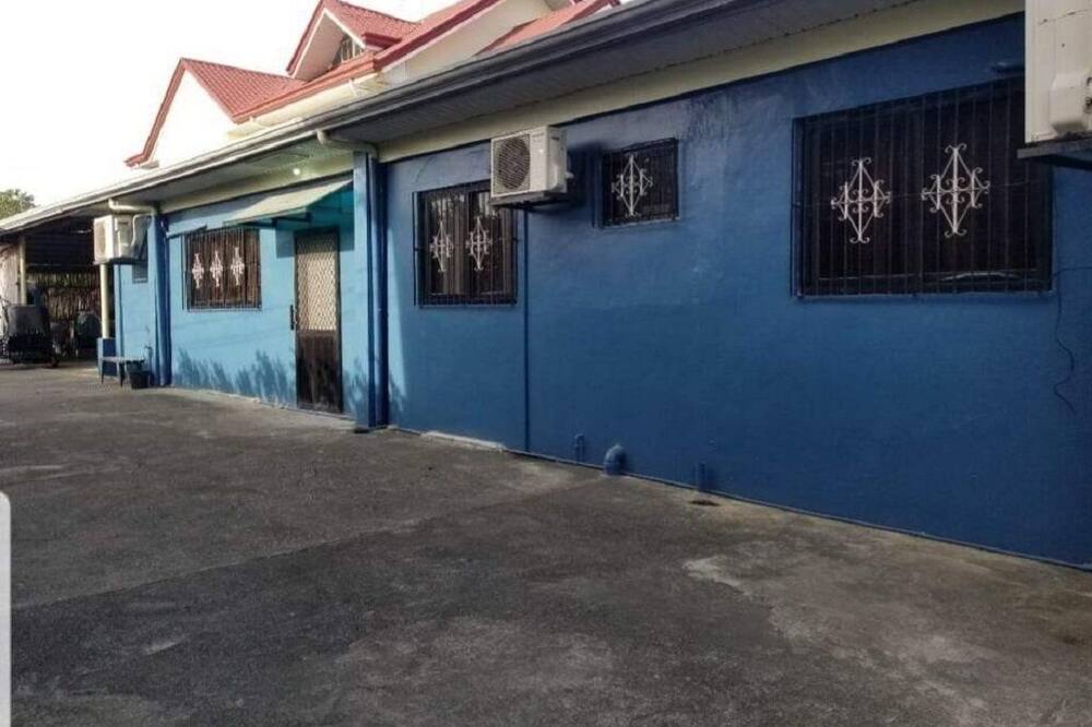 Pancho Villa Roomy 2 bedroom house large enclosed yard 3 min from Robinson Mall!