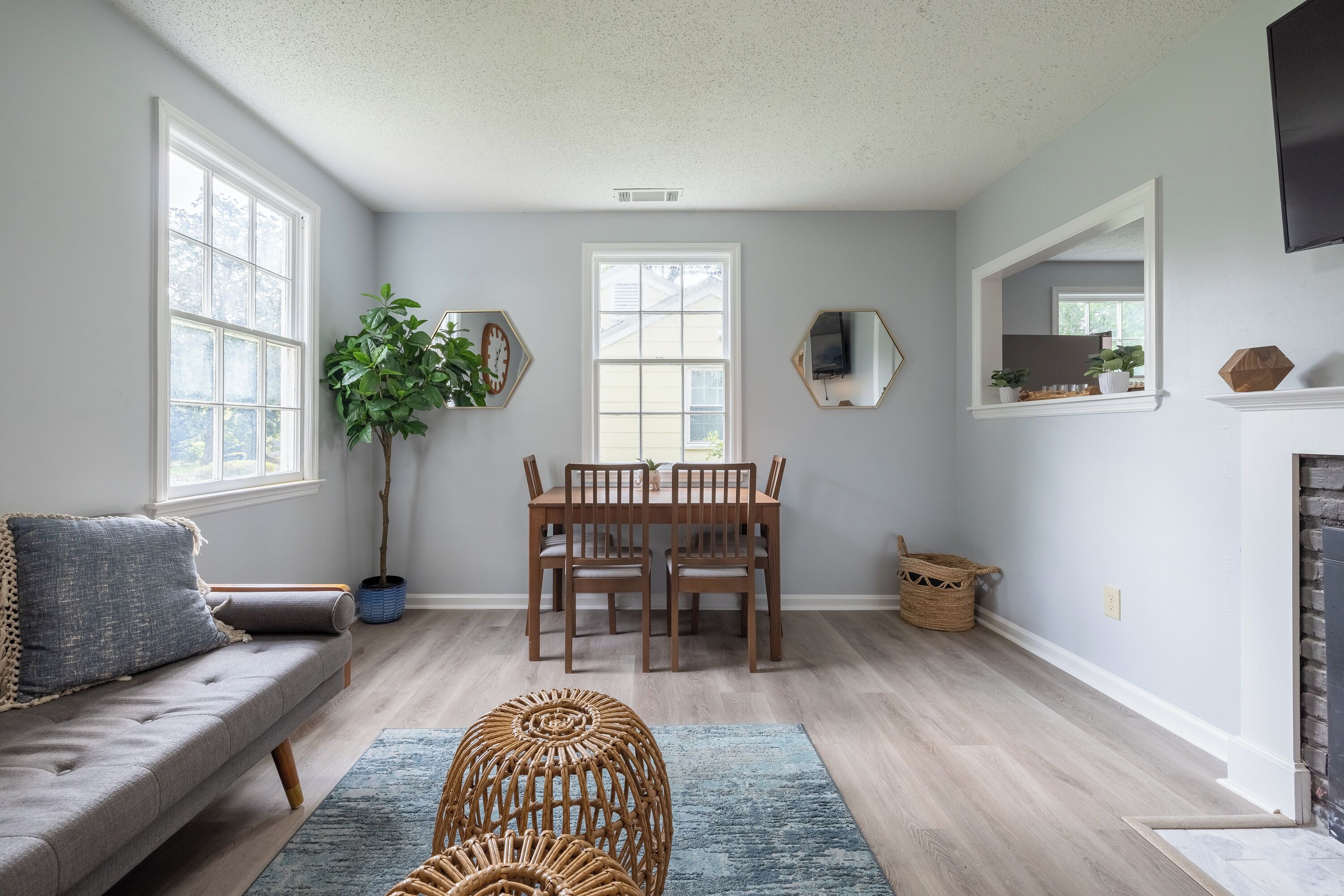 NEW Savannah Delight 4BD w/ Fire Pit Sleeps 8-9