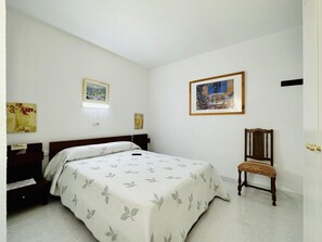 1 bedroom, iron/ironing board, Internet, bed sheets