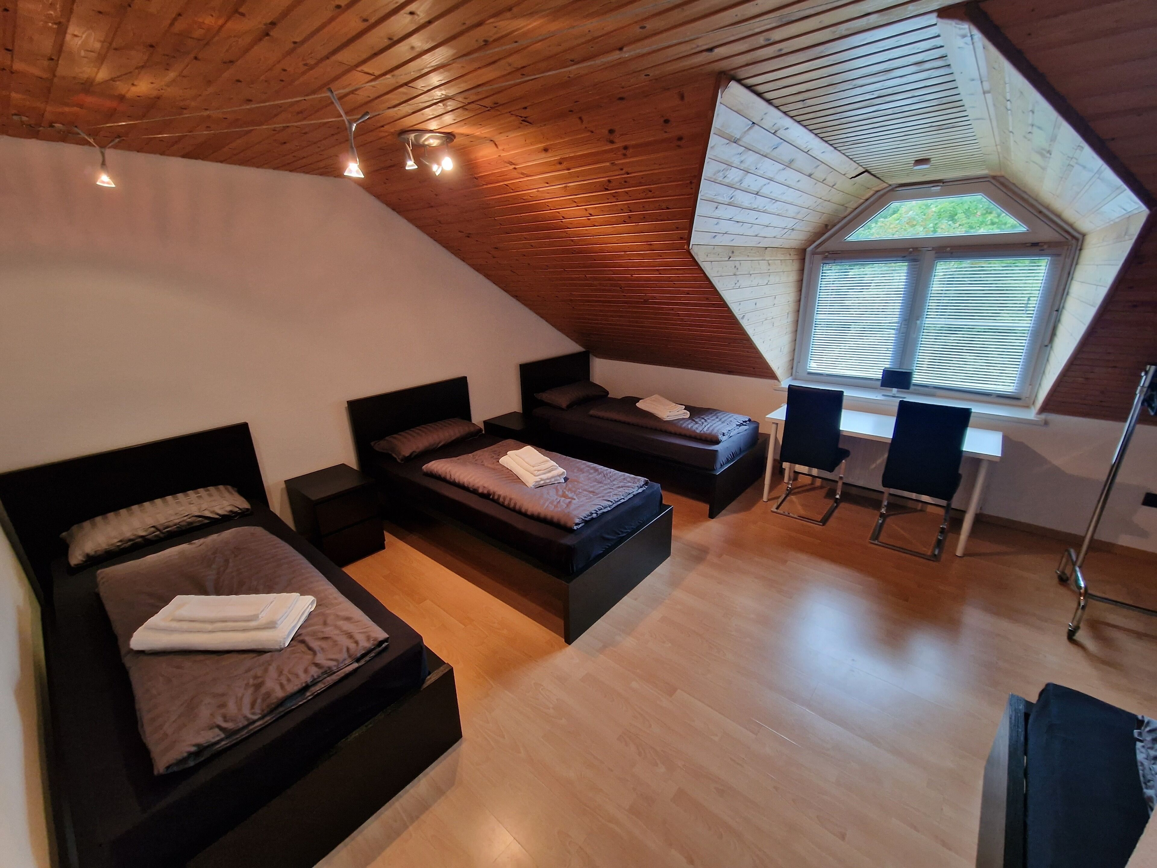 4 bedrooms, WiFi, bed sheets