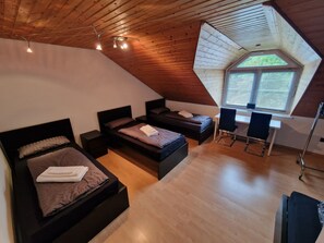 4 室のベッドルーム、WiFi、ベッドシーツ