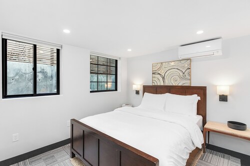 Sunnyside Studio on Green Lake