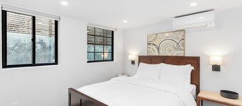 ซันนีไซด์ สตูดิโอ ออน กรีน เลค