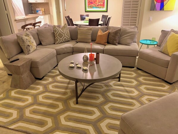 Smart-TV, Kamin, Bücher