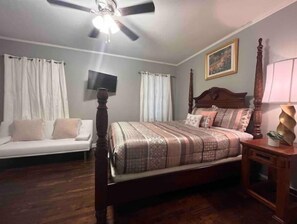 3 bedrooms, desk, WiFi