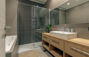 Shower - Amazing home in Jelsa (Jelsa)