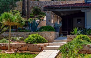 Property grounds - Amazing home in Jelsa (Jelsa)