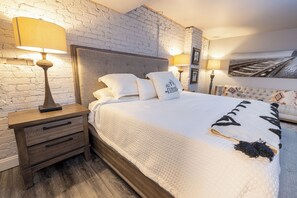 1 dormitorio, tabla de planchar con plancha, wifi y ropa de cama
