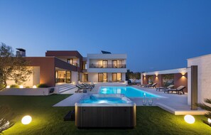 A heated pool - Lovely home in Benkovac with sauna (Benkovac)