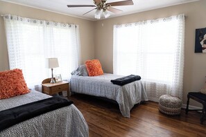 3 Schlafzimmer, Bügeleisen/Bügelbrett, WLAN, Bettwäsche