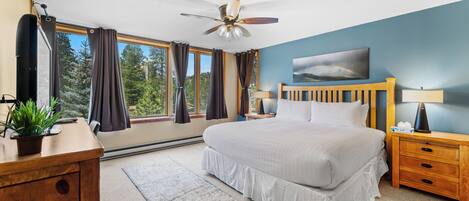 2 makuuhuonetta, työpöytä, silitysrauta/-lauta, ilmainen Wi-Fi