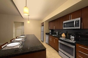 Private kitchen - Marriott Crystal Shores Oceanfront Resort 2 Bed/2 Bath Gulfside Villa (Marco Island)