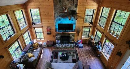 Cozy Cabin near Ocoee Lake in the Cherokee National Forest. Natures Paradise.