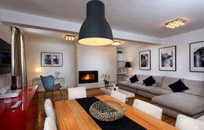 TV, fireplace, stereo