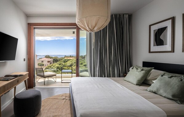 3 bedrooms, travel crib, free WiFi, bed sheets