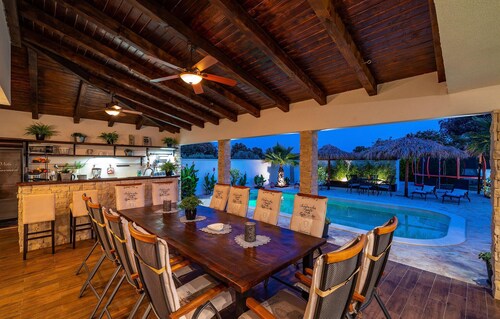 Gorgeous home in Zaton with WiFi