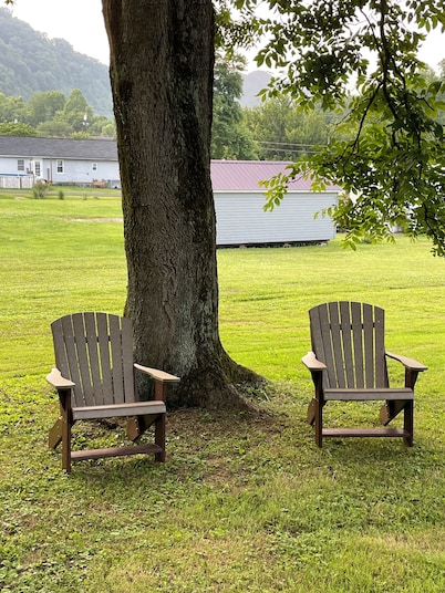 Beautiful Mountain View’s and Located on several acres for privacy