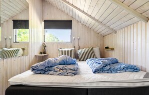 3 bedrooms, travel crib, free WiFi - Awesome home in Hejls with WiFi (Hejls)
