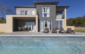 Pool - 3 bedroom beautiful home in Labin (Labin)