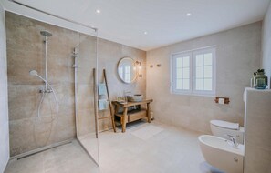 Shower, hair dryer - 4 bedroom beautiful home in Klimno (Klimno)