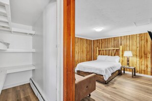 1 dormitorio, tabla de planchar con plancha, wifi y ropa de cama