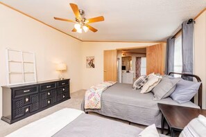 5 soverom, strykejern/-brett, wi-fi og sengetøy