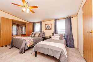 5 bedrooms, iron/ironing board, WiFi, bed sheets