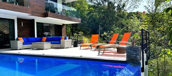 Casa Tranquilo - Paradise in Paradise

4 Bedrooms, 4 Bathrooms - Sleeps 4 to 10
