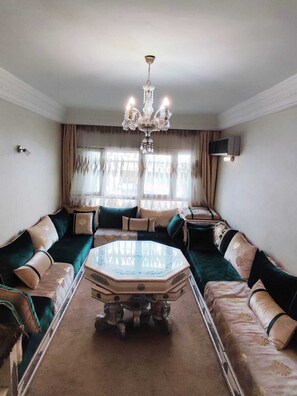 Fernseher, Bücher, Computerbildschirme