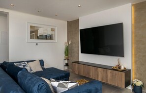 TV, stereo - Awesome home in Vrsi Mulo (Vrsi Mulo)