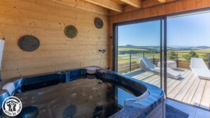 Indoor spa tub