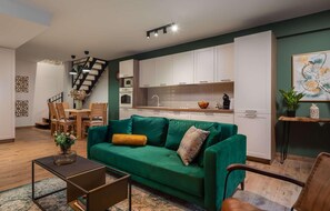 TV, caminetto, impianto stereo