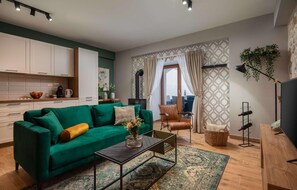 TV, caminetto, impianto stereo
