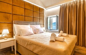 4 bedrooms, travel cot, free WiFi, bed sheets
